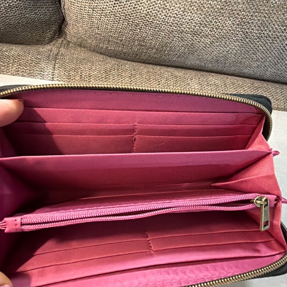 Travelon Wallet - Picture 3 of 4